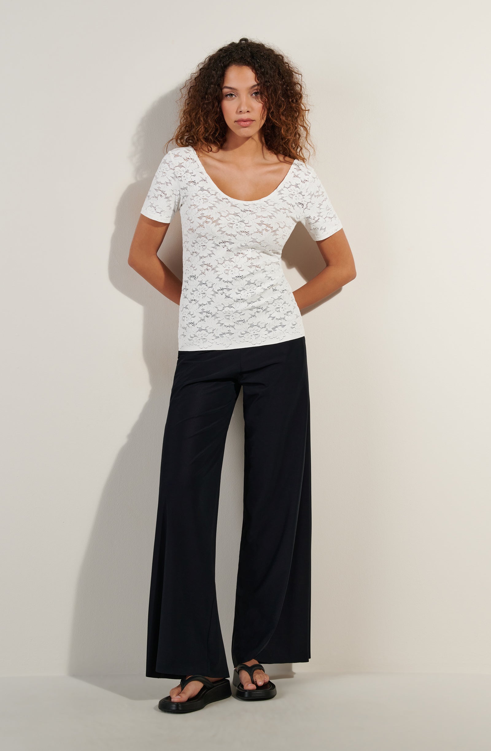 yann foam white short sleeved lace top