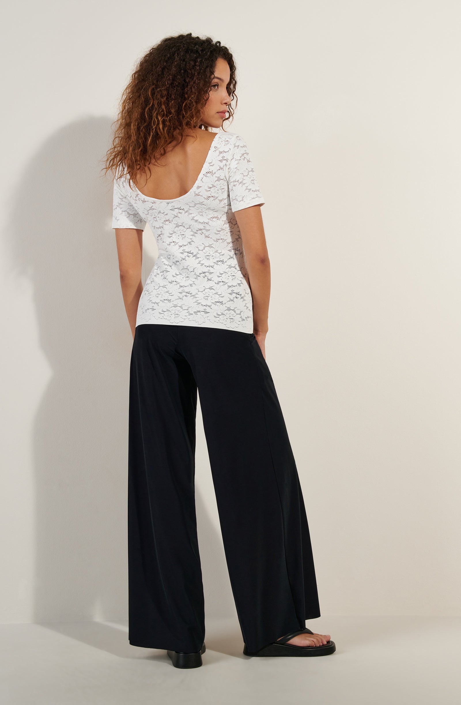 yann foam white short sleeved lace top