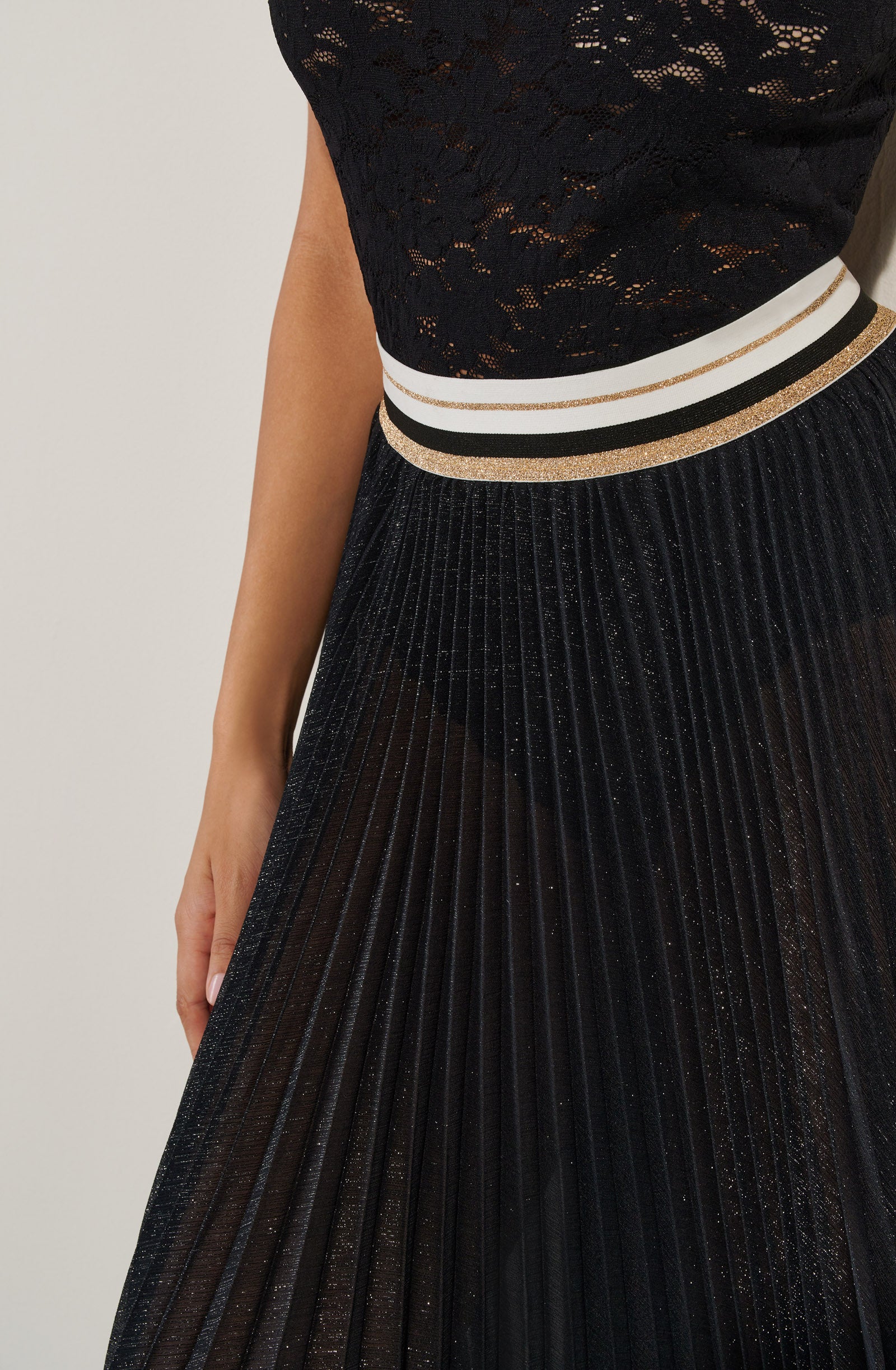 jankan long black pleated skirt