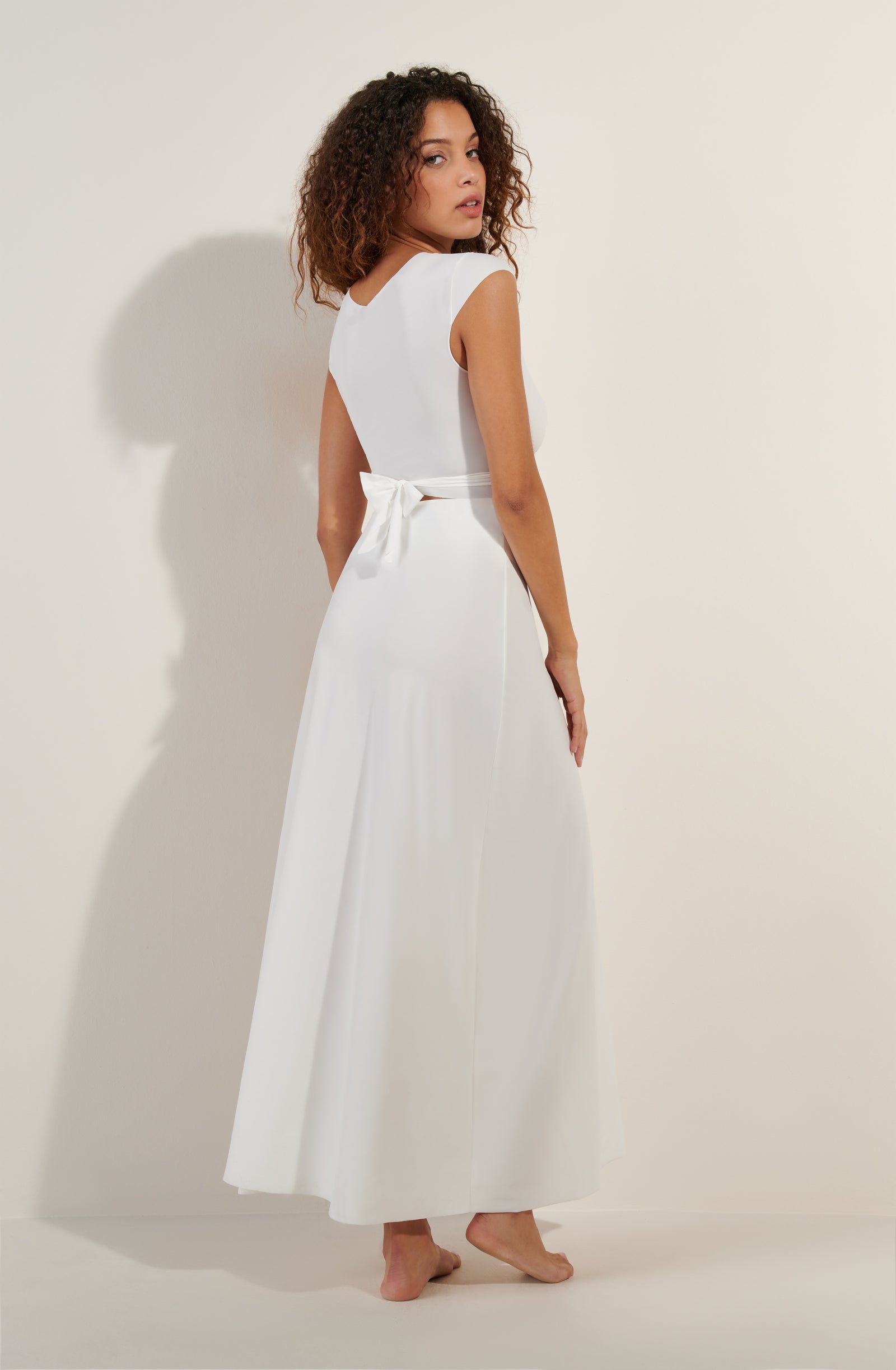 kolil long foam white cropped cut dress