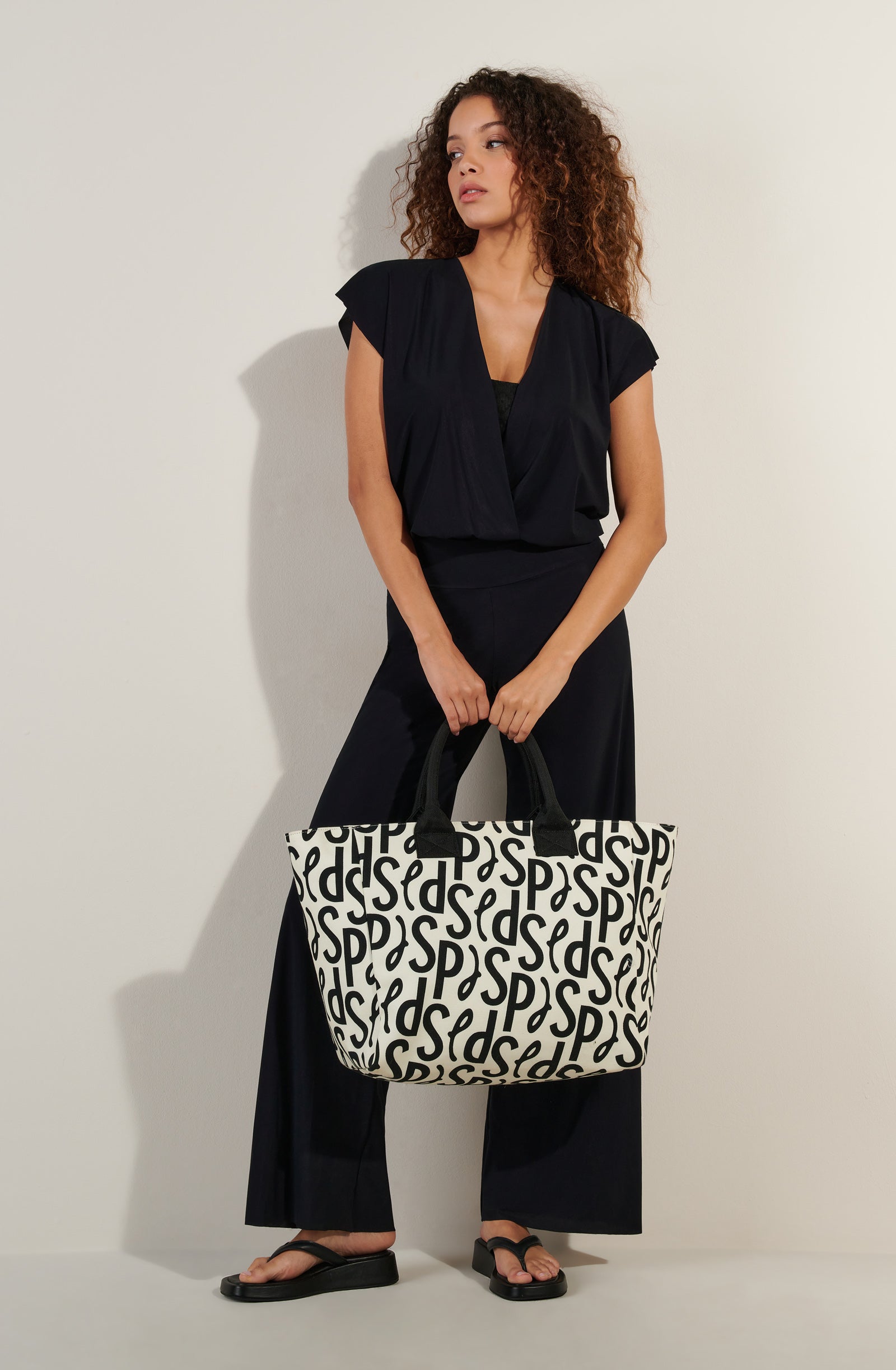 syclos large signature print trapeze bag