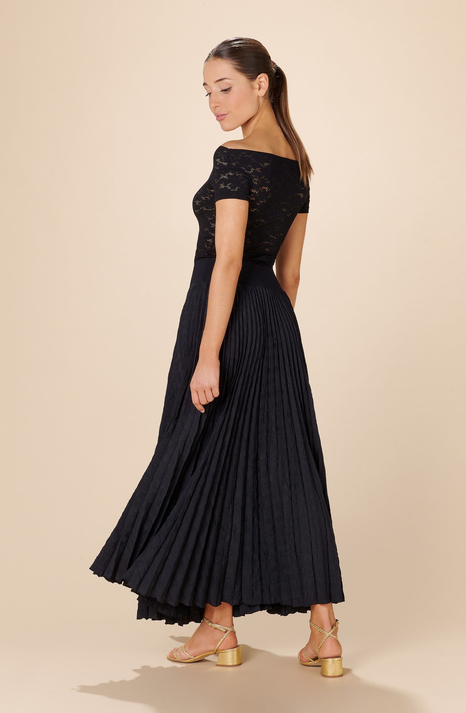 jia Long-black-pleated-skirt
