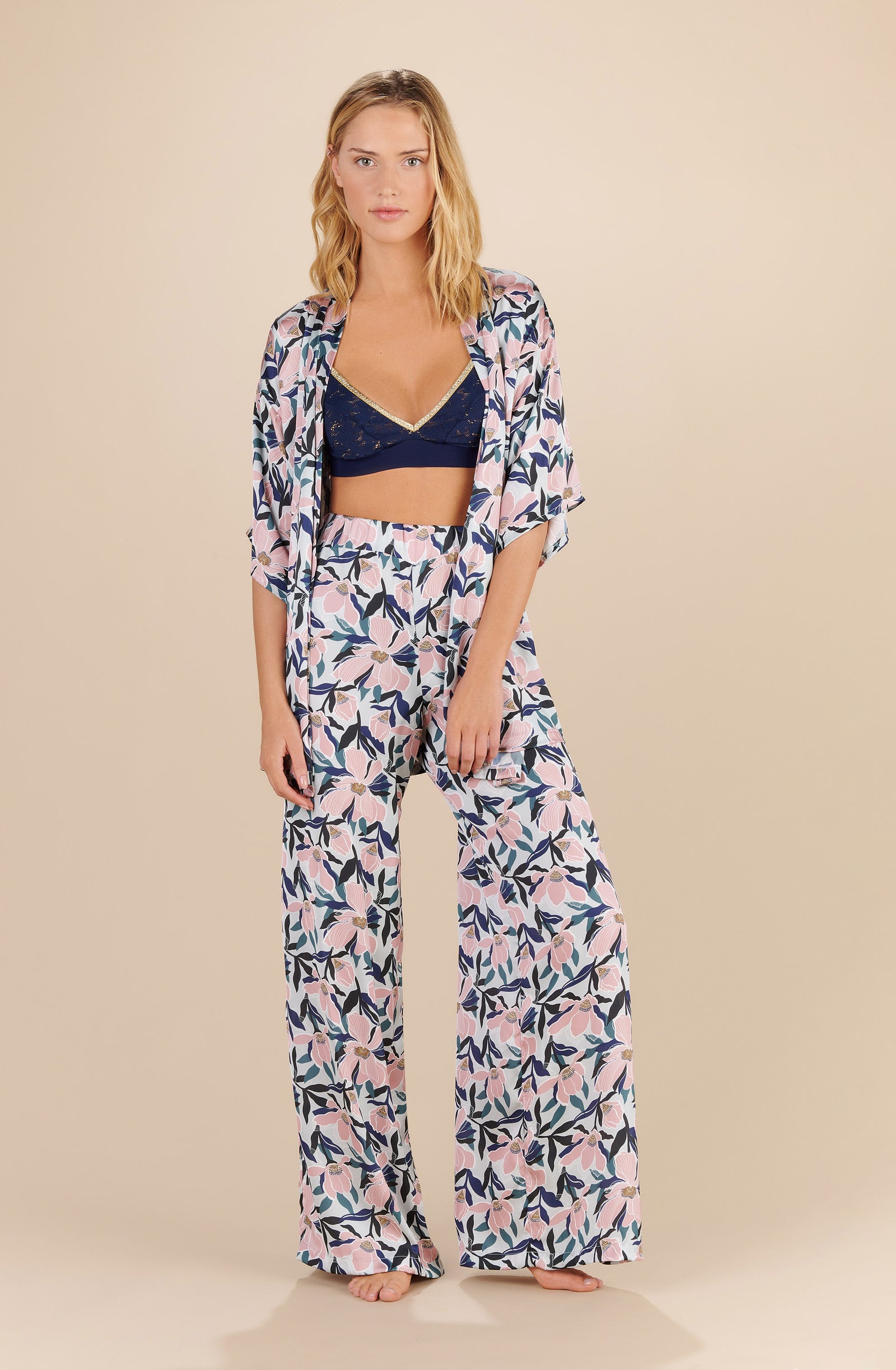 delila magnolia print satin kimono