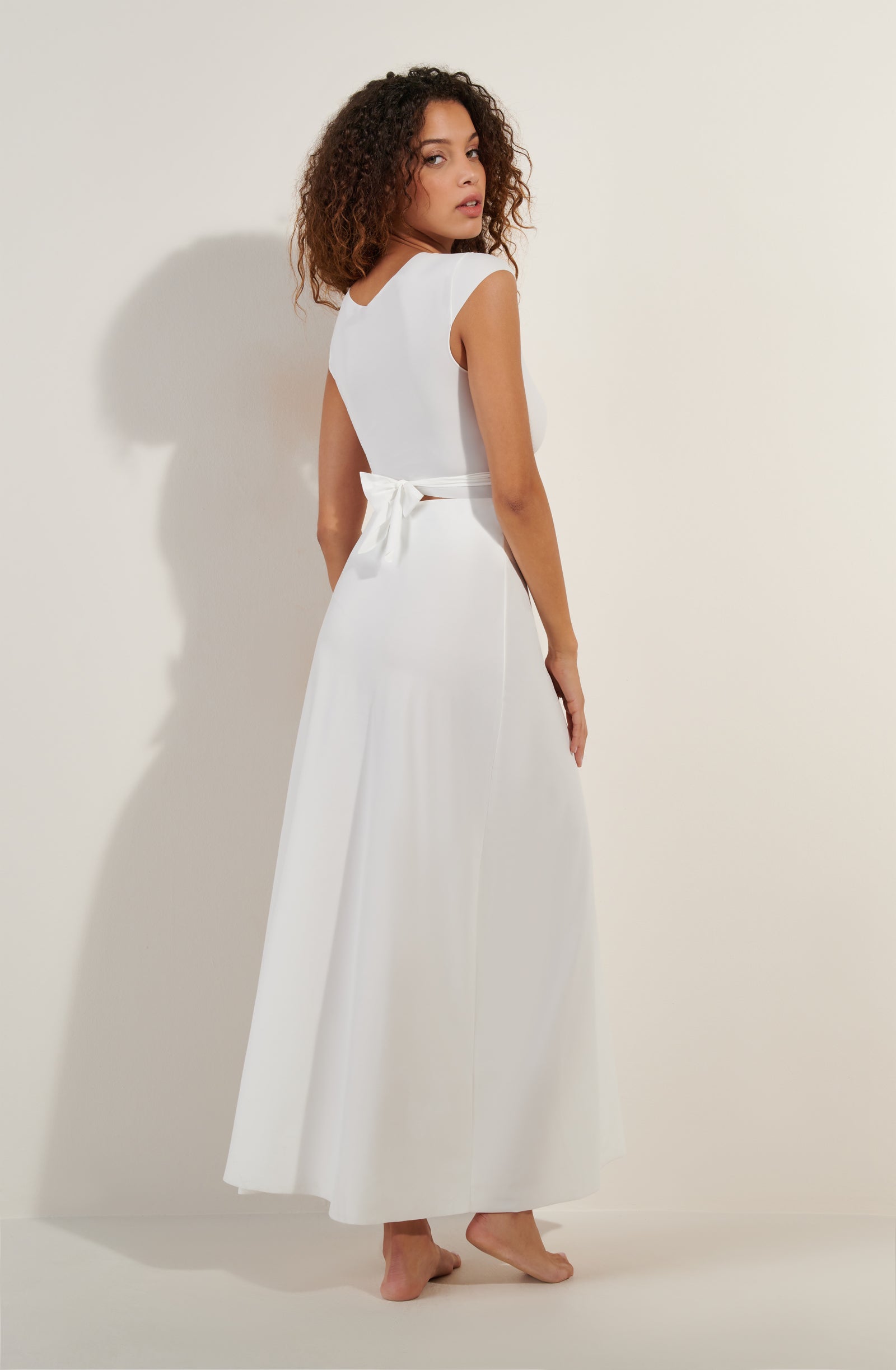 kolil Long foam white cropped-cut dress