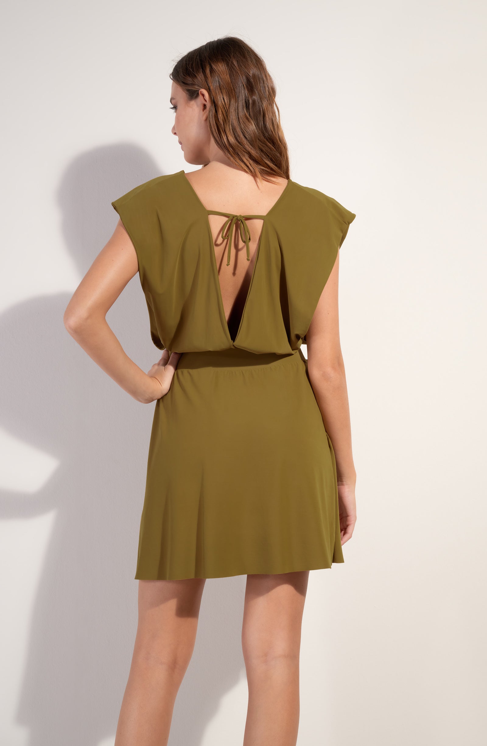 nola robe courte en voile extensible decollete v bronze