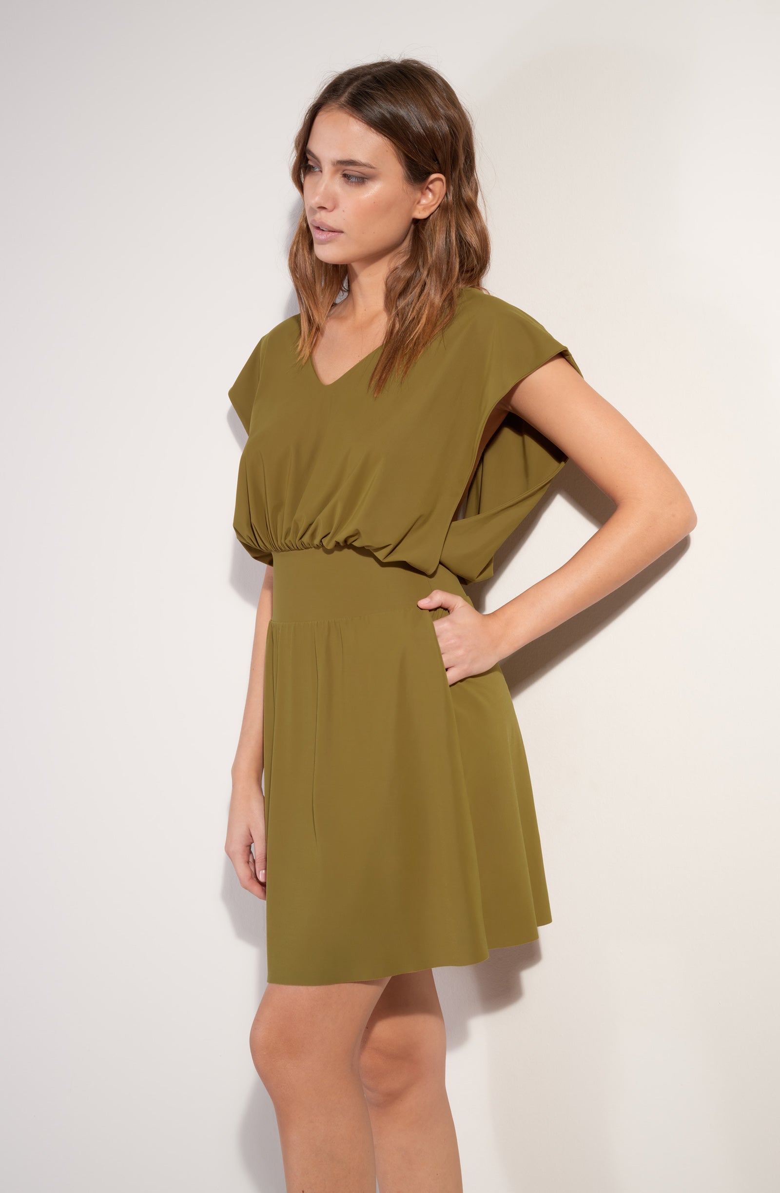 nola robe courte en voile extensible decollete v bronze