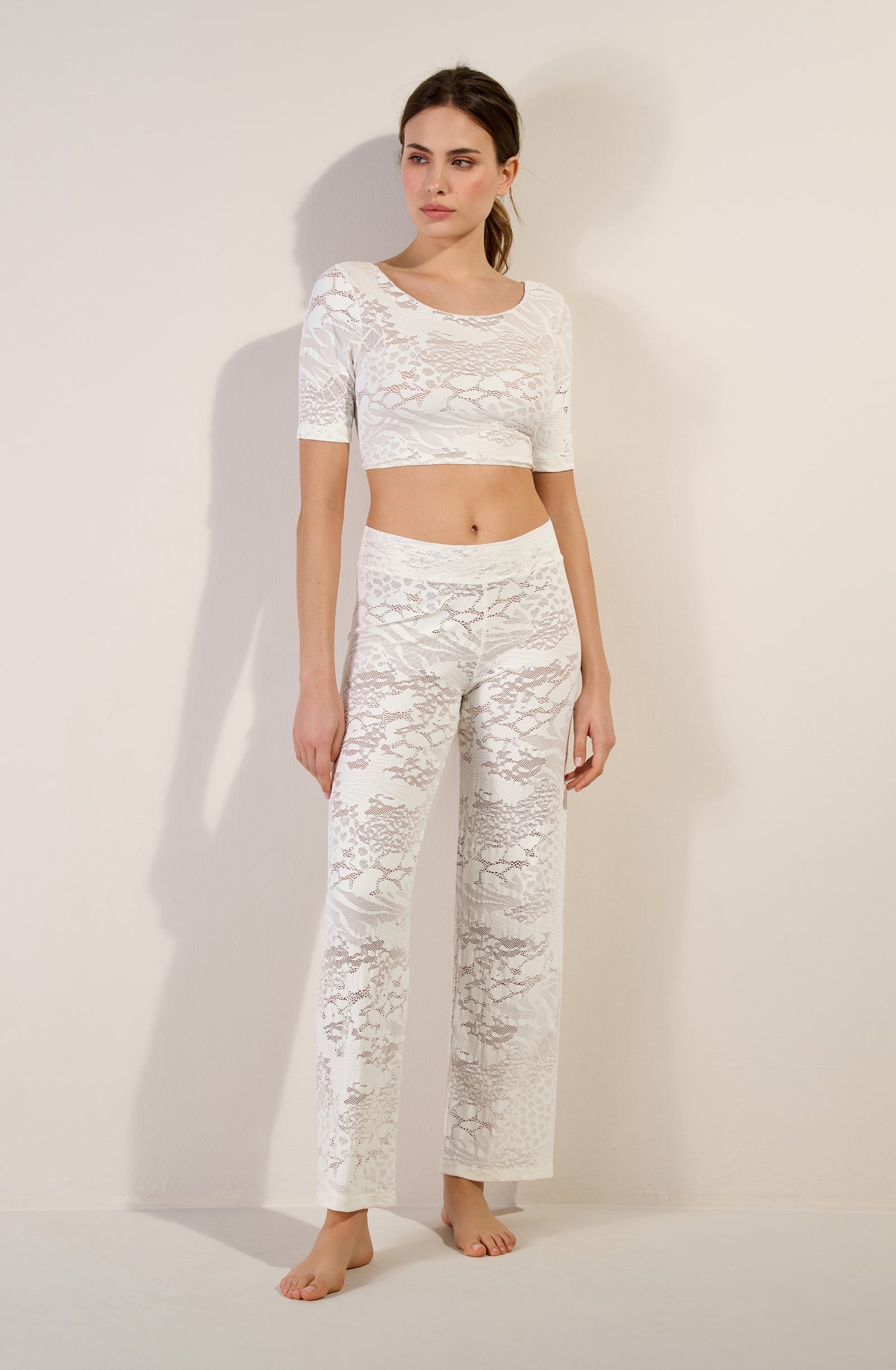 tanji Foam white top with round neck