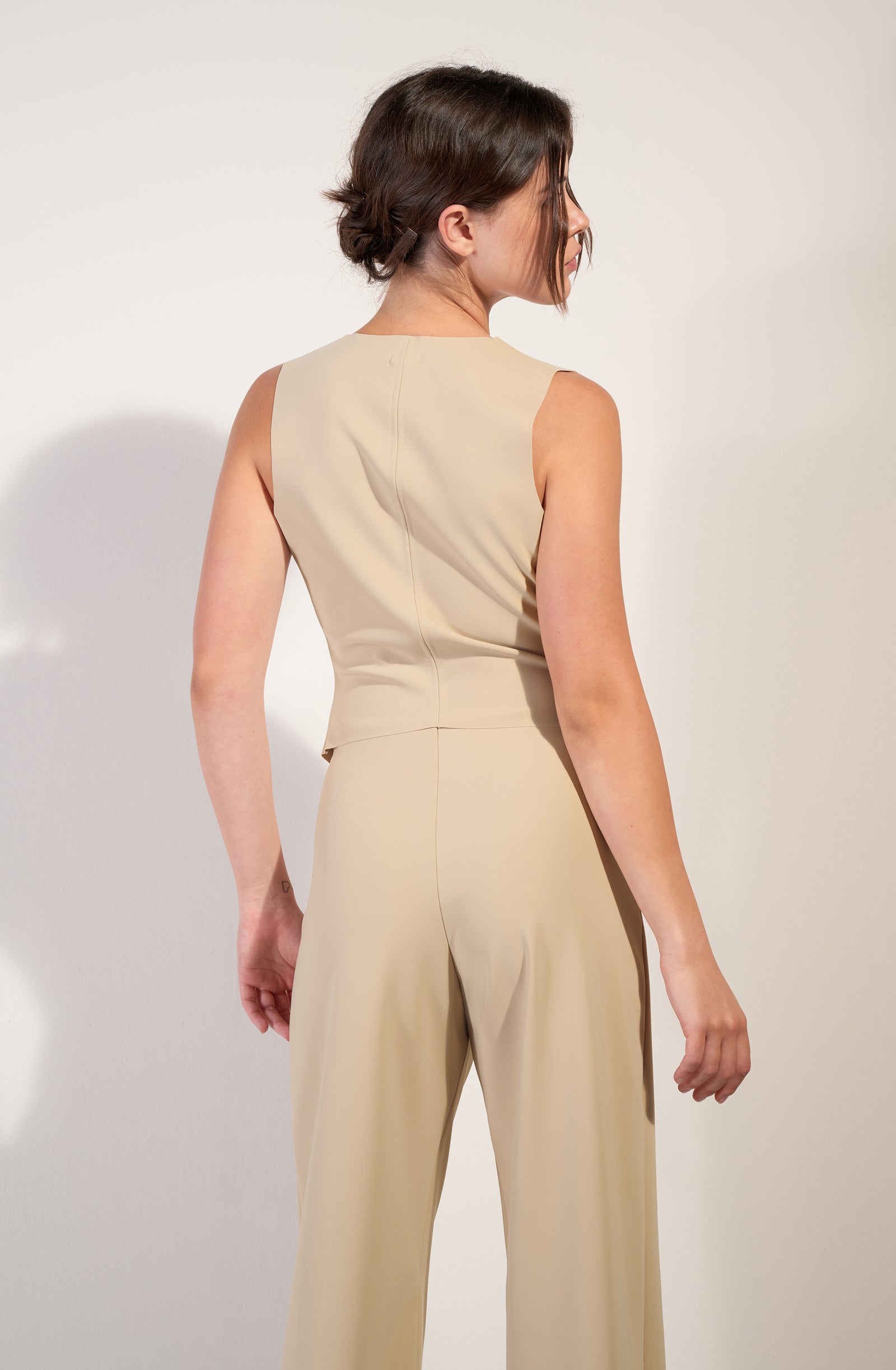 gabie
Sand sleeveless vest