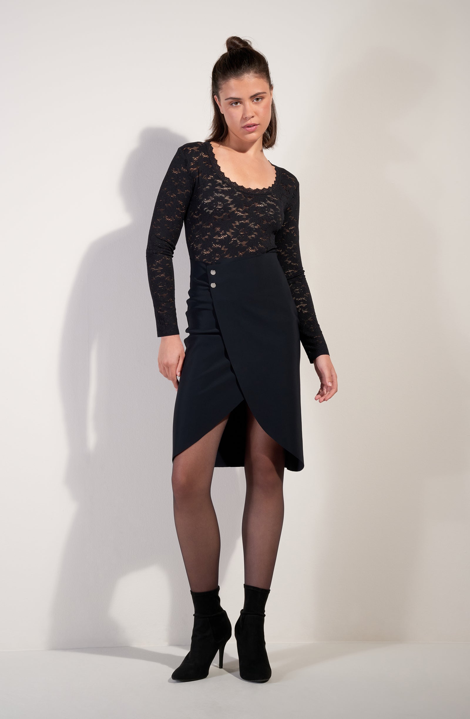 gilda
Top col rond noir en dentelle