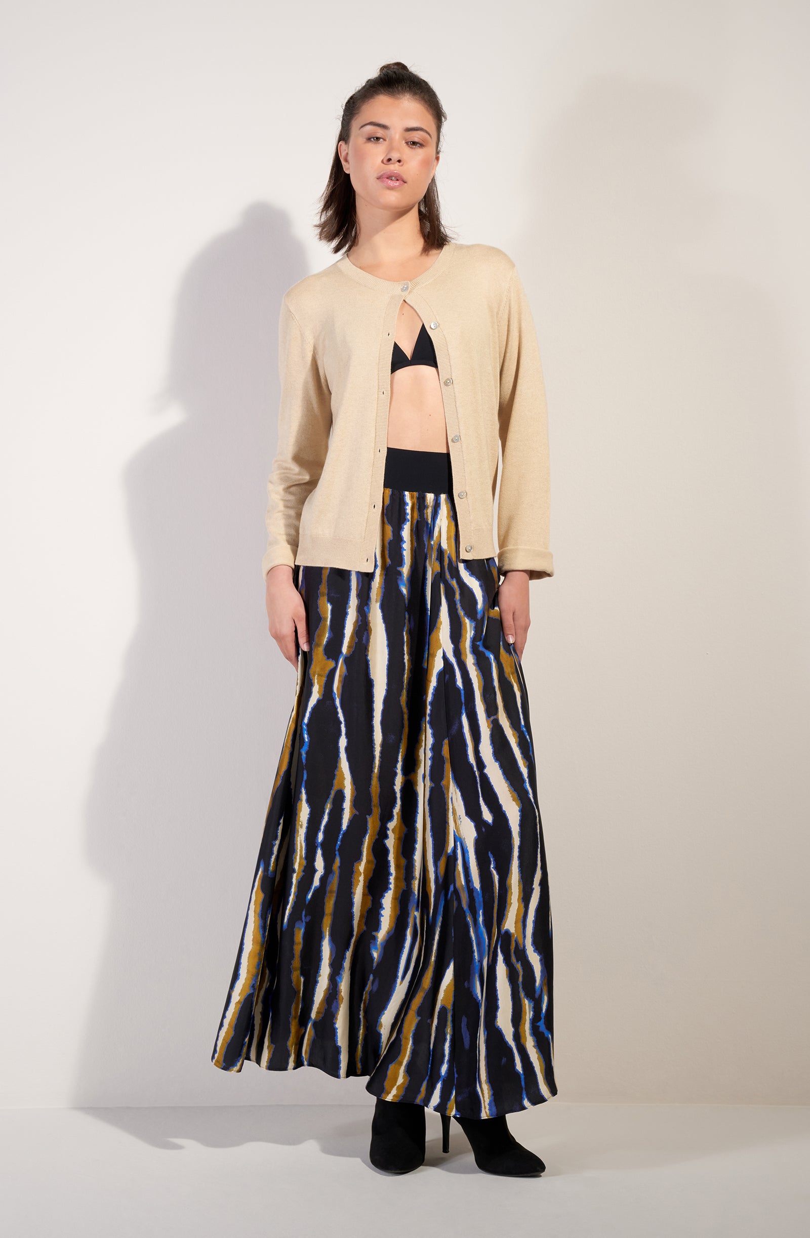 scotty
Long tie-dye skirt