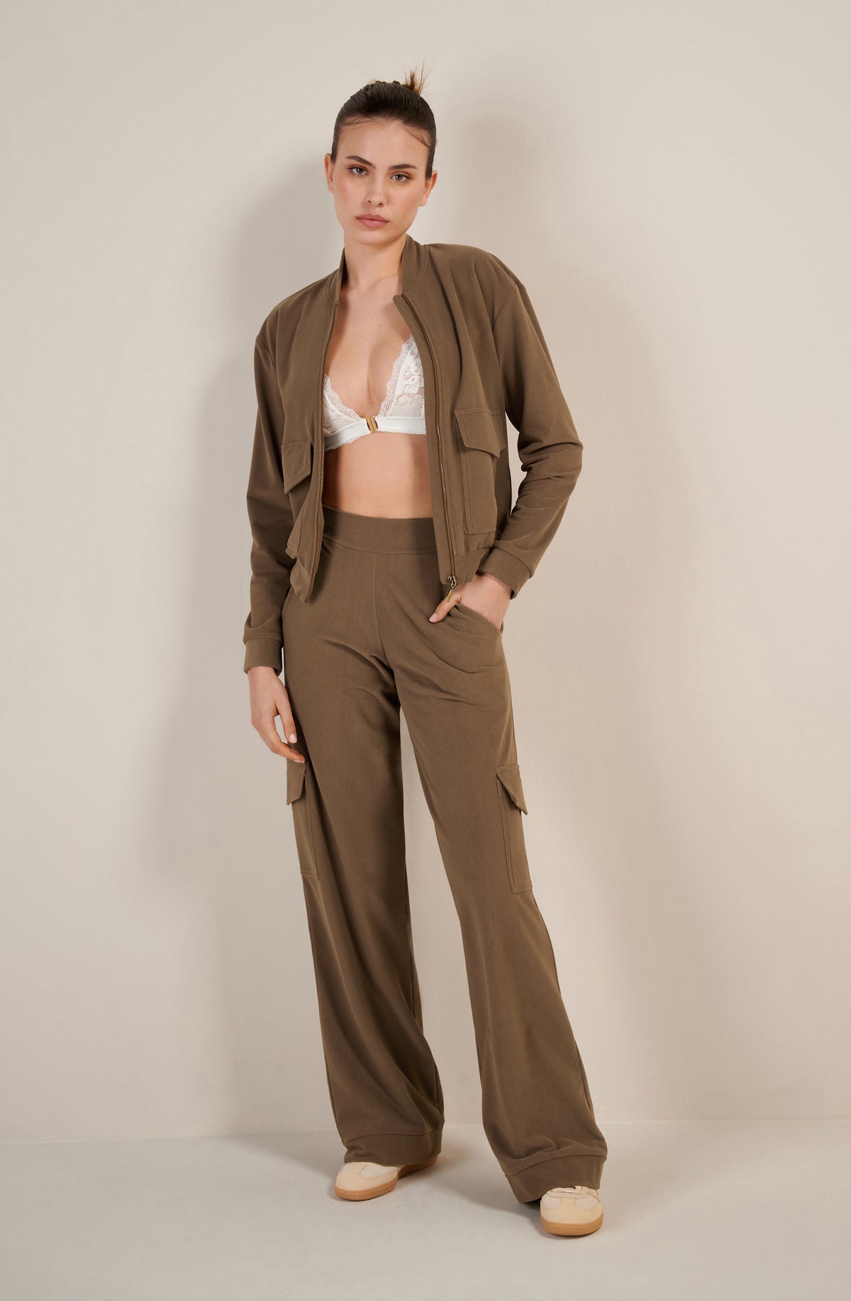 parana pantalon cargo taupe en velour cotele