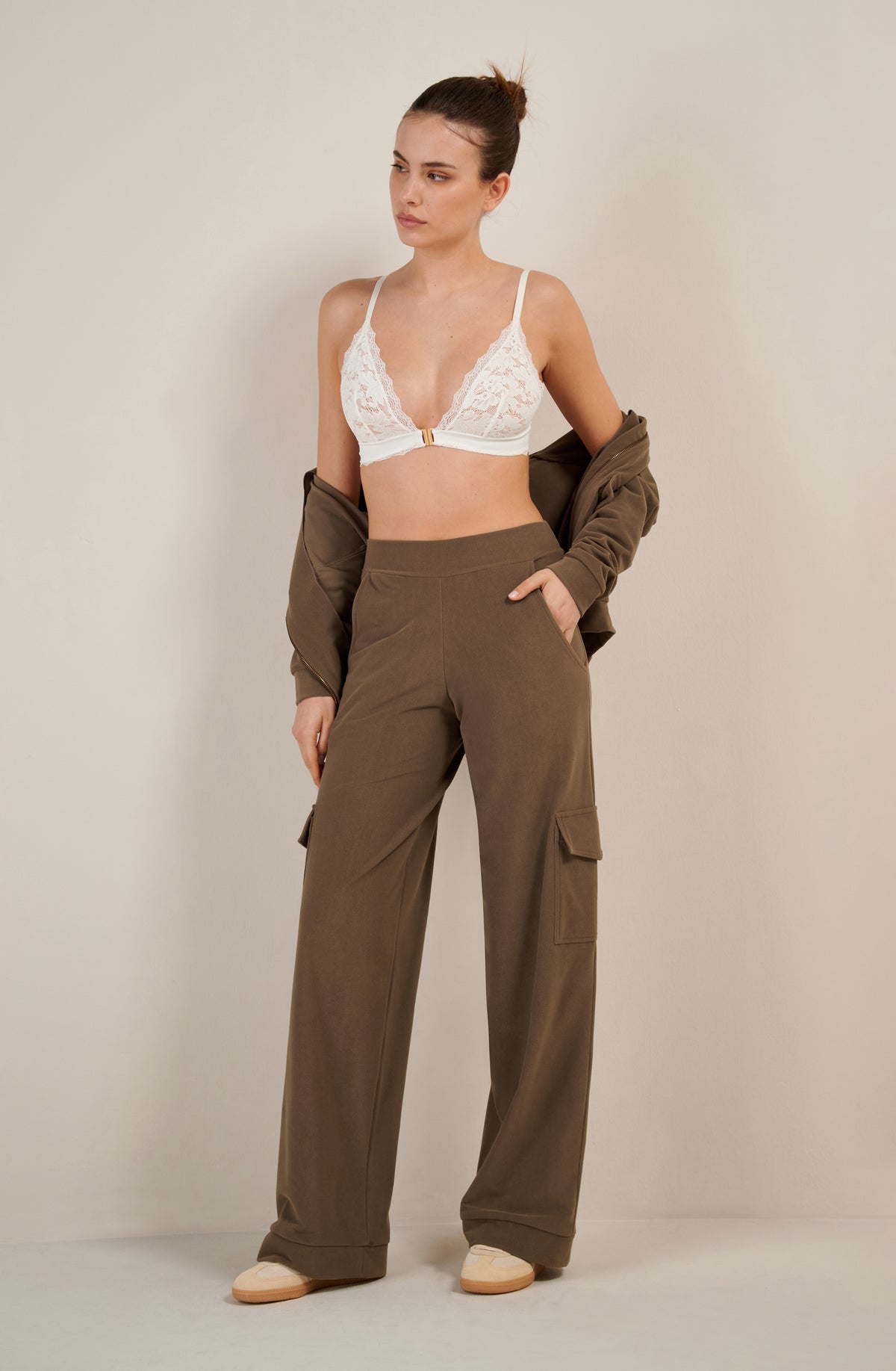 parana pantalon cargo taupe en velour cotele
