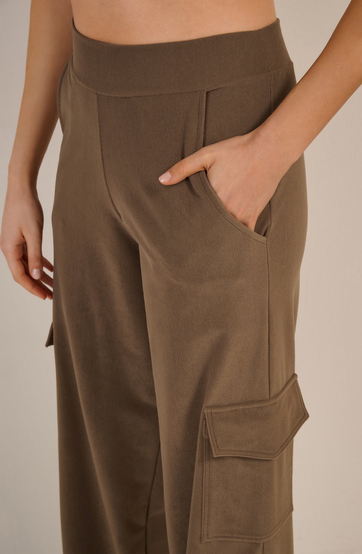 parana pantalon cargo taupe en velour cotele