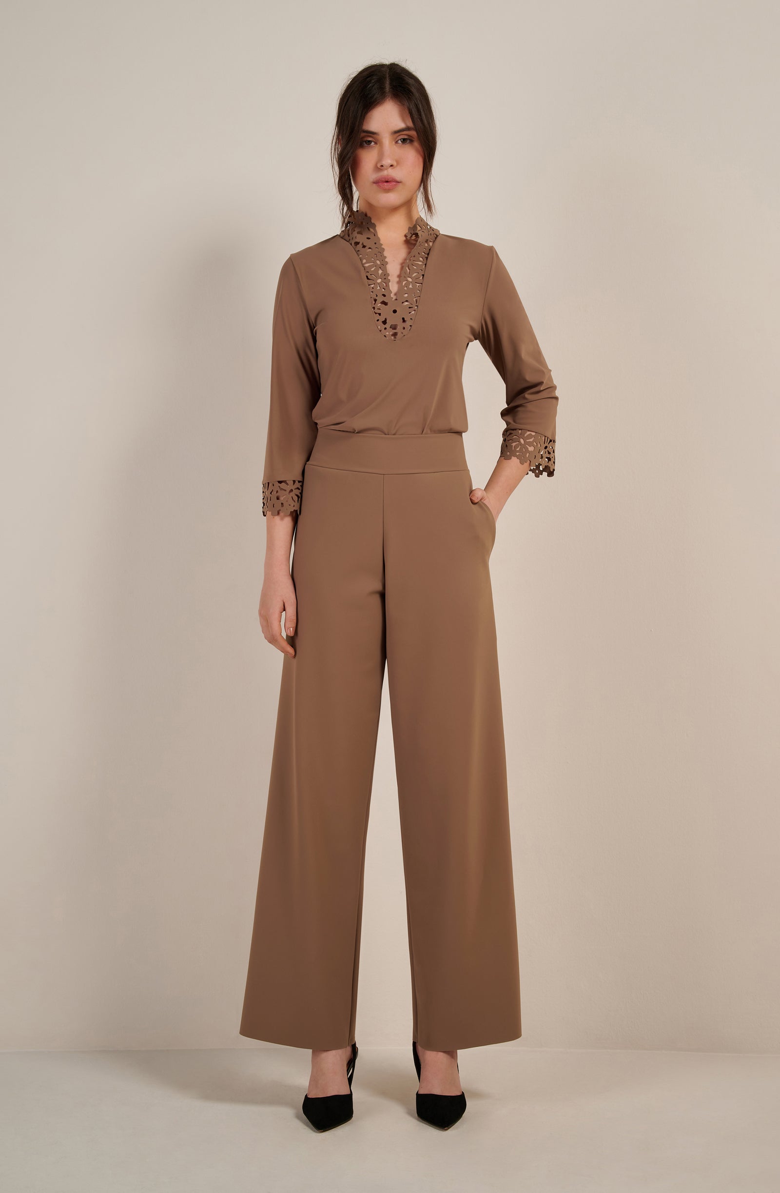 talis Top taupe à manches trompette