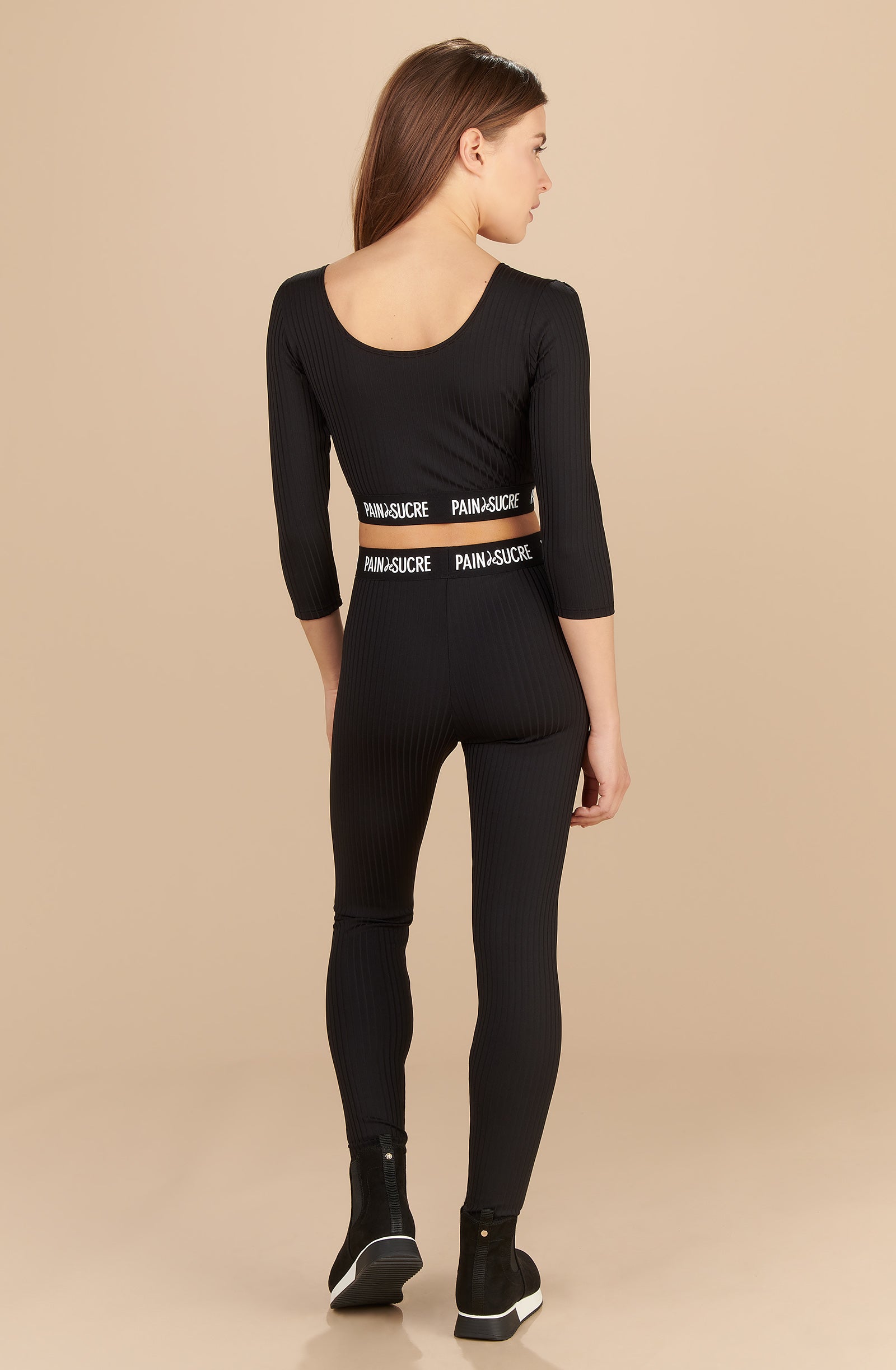 aura sleeved sports bra