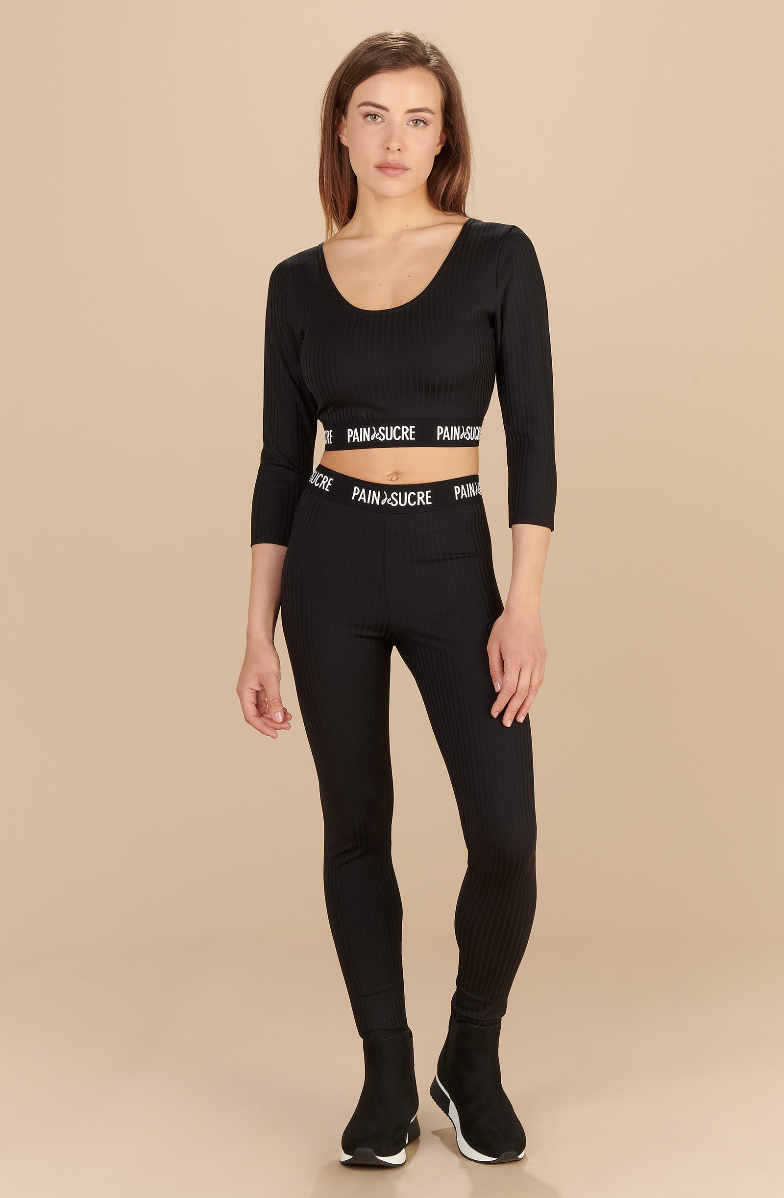 aura sleeved sports bra