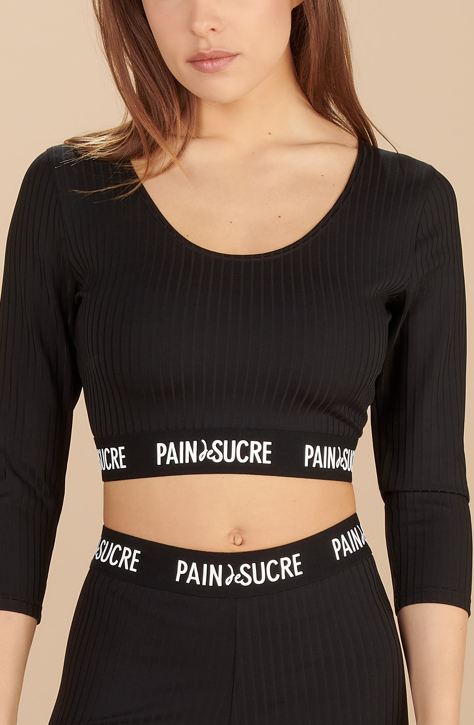 aura sleeved sports bra