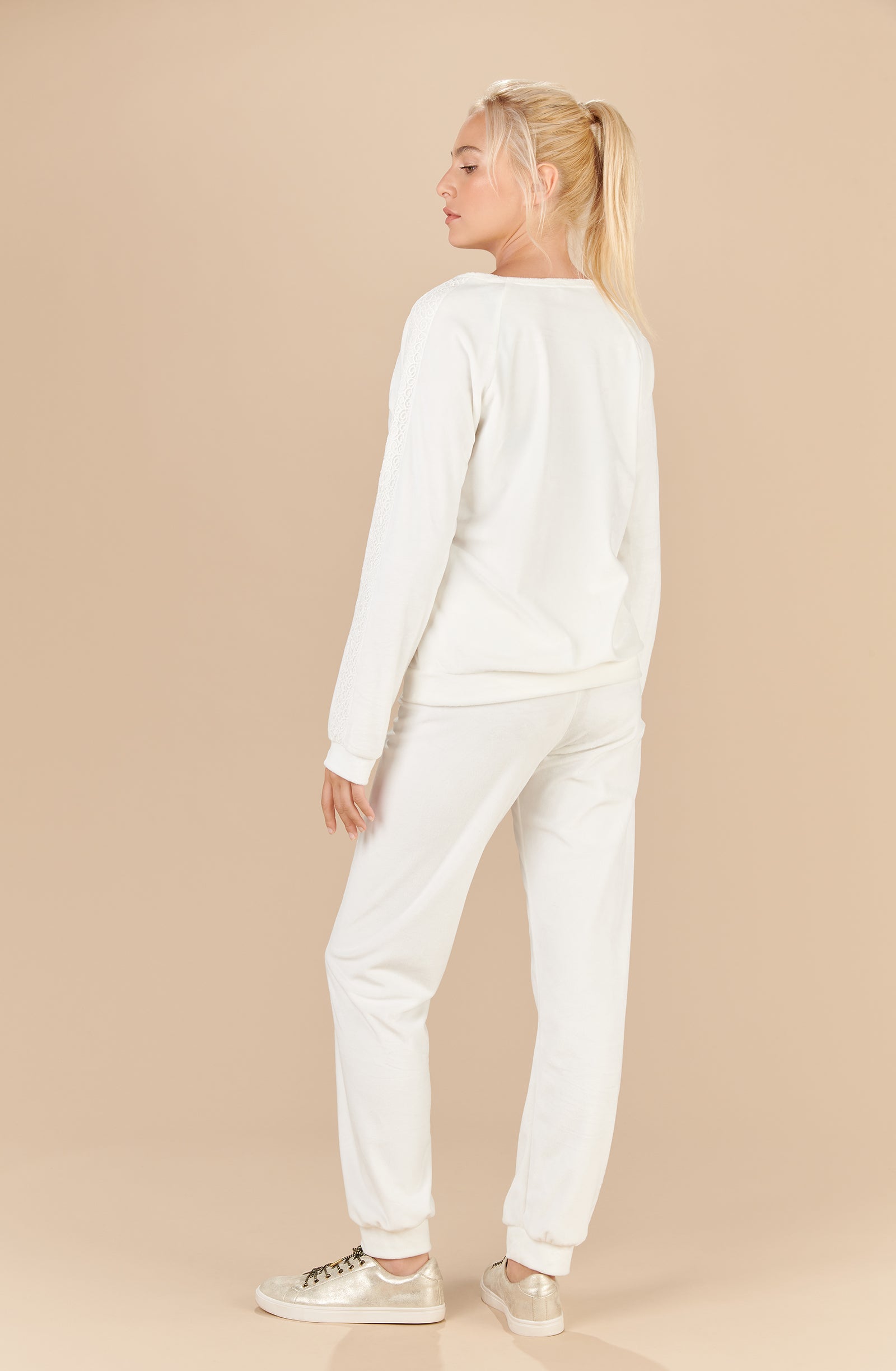 ema loose white velvet sweatshirt