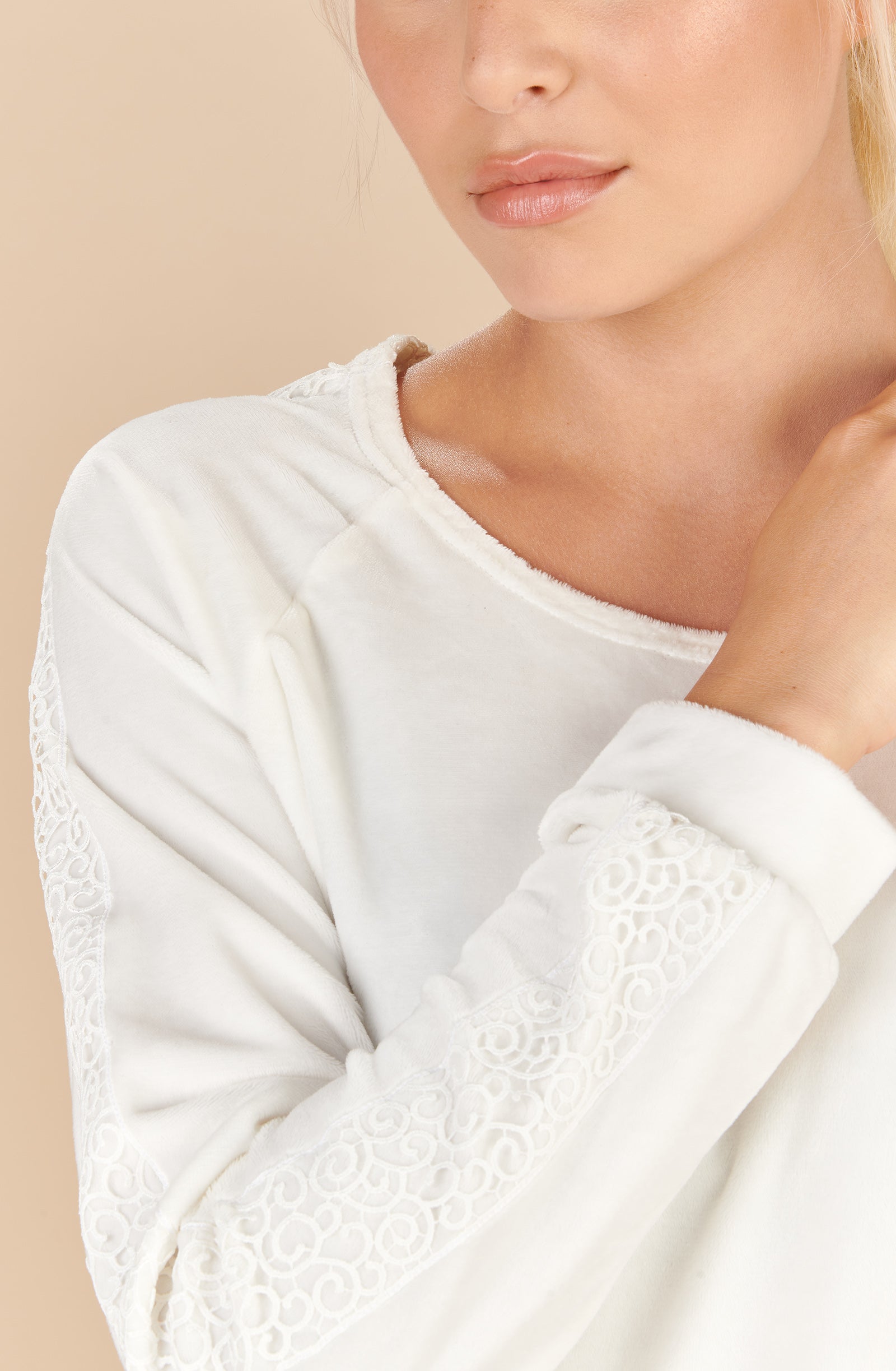 ema loose white velvet sweatshirt